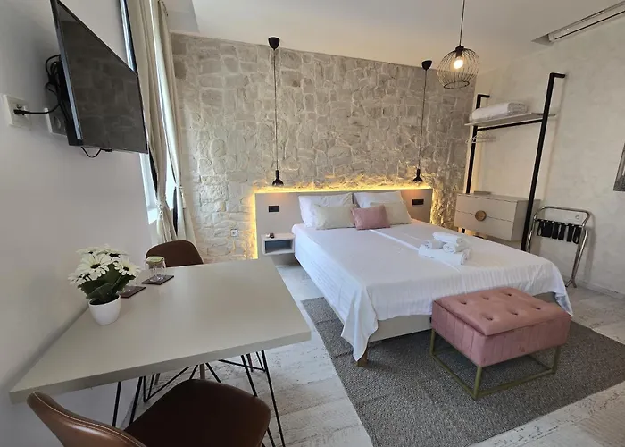 Center Studios Apartments Pula